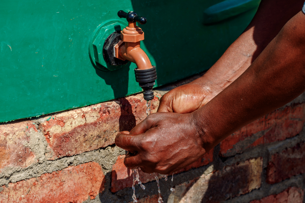 Washing hands at the JoJo tank tap