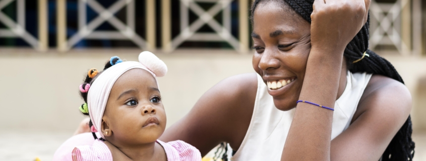 african-mother-little-girl-medium-shot