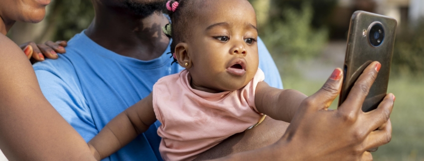 close-up-parents-taking-selfie